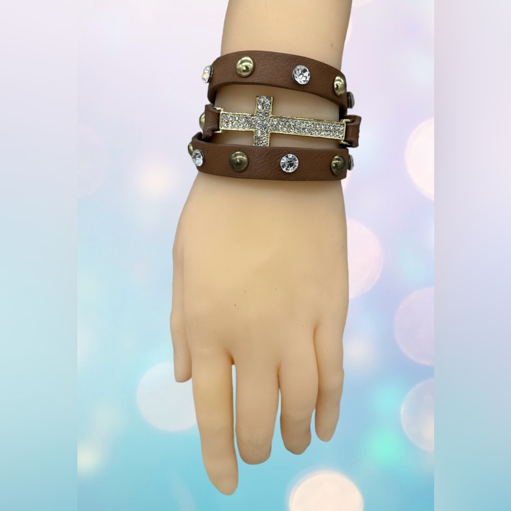 Cross wrap rhinestone bracelet ✝️